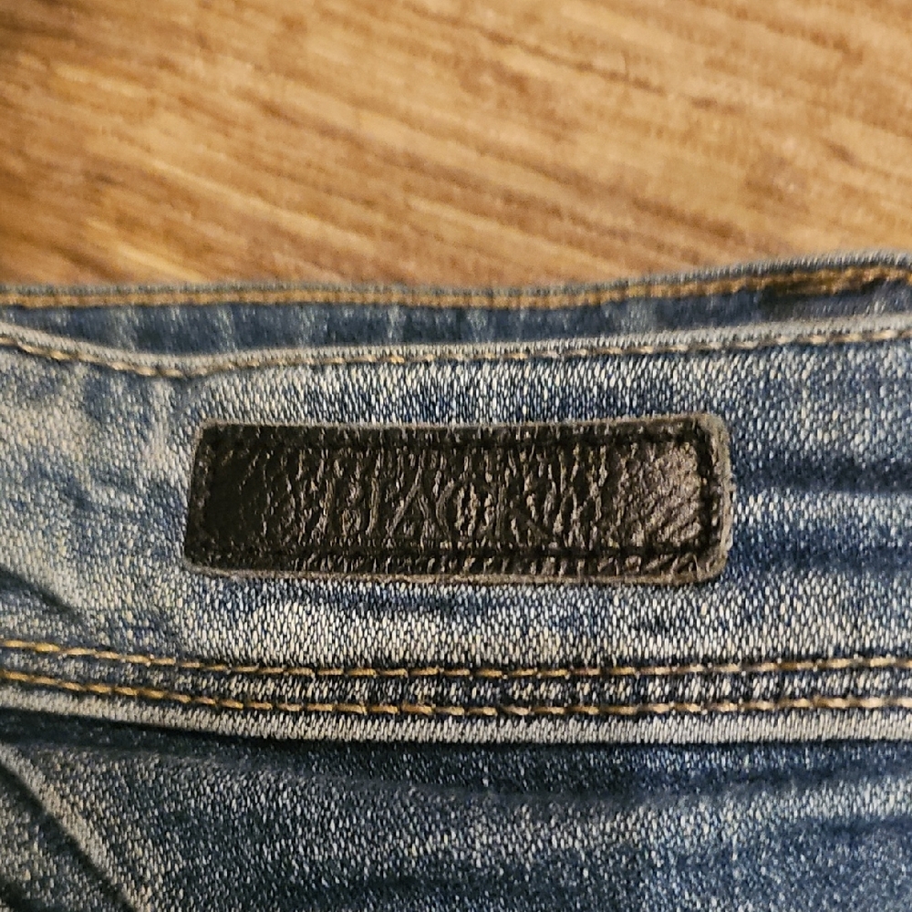 Buckle Women's Straight Leg Blue Jeans - Picture 2 of 3